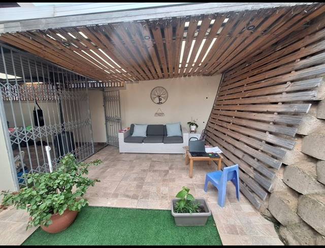 3 BEDROOM HOUSE FOR SALE IN NEWLANDS WEST